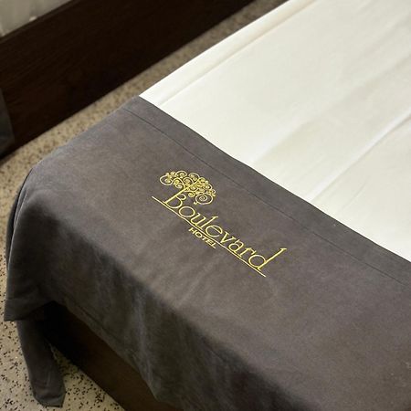 יירבאן Boulevard Hotel מראה חיצוני תמונה
