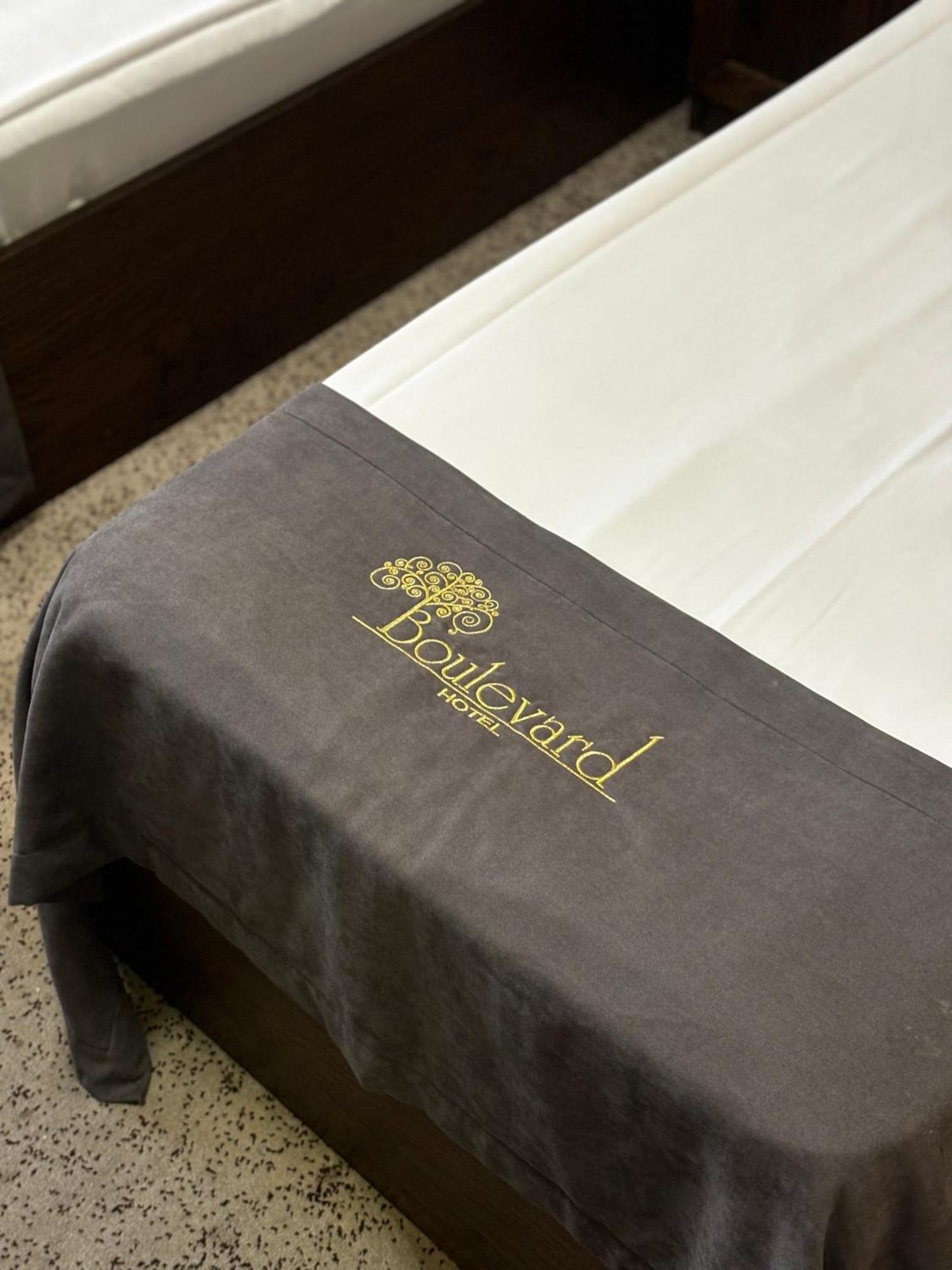 יירבאן Boulevard Hotel מראה חיצוני תמונה