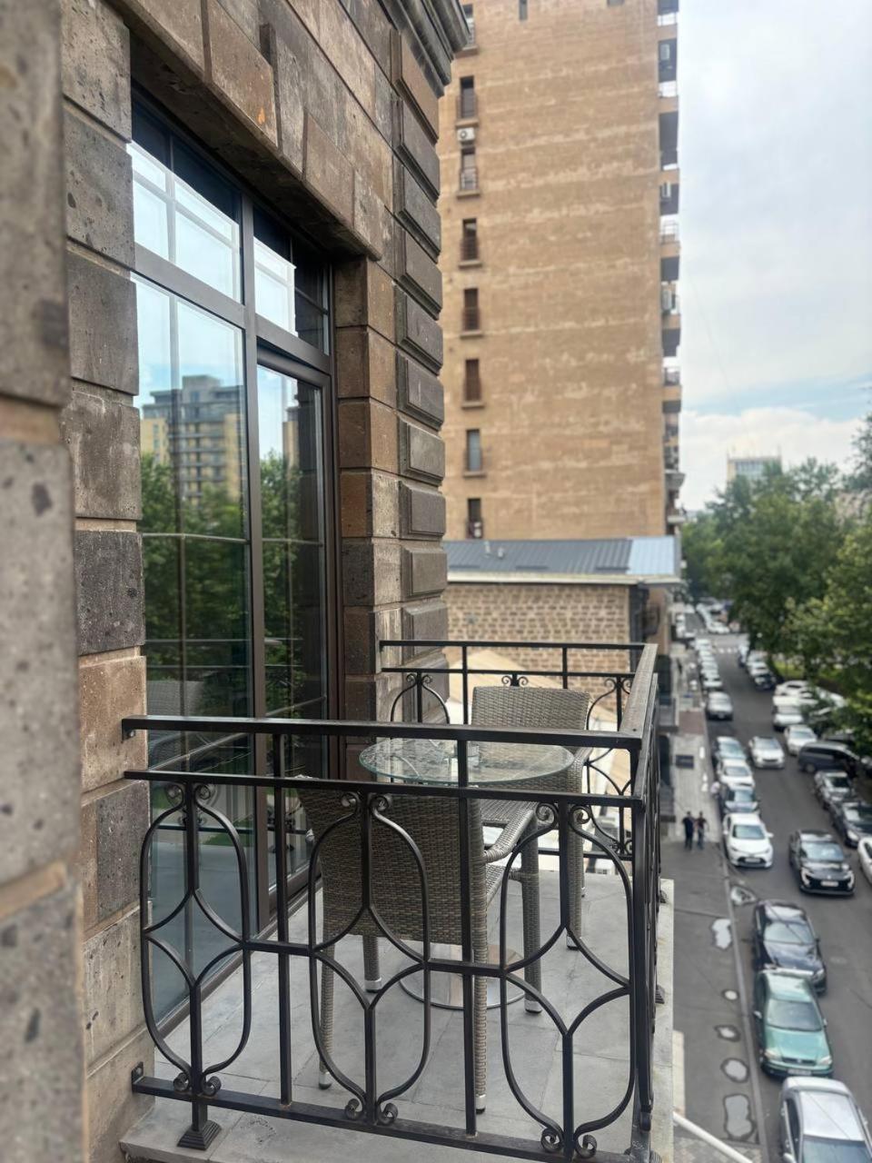 יירבאן Boulevard Hotel מראה חיצוני תמונה