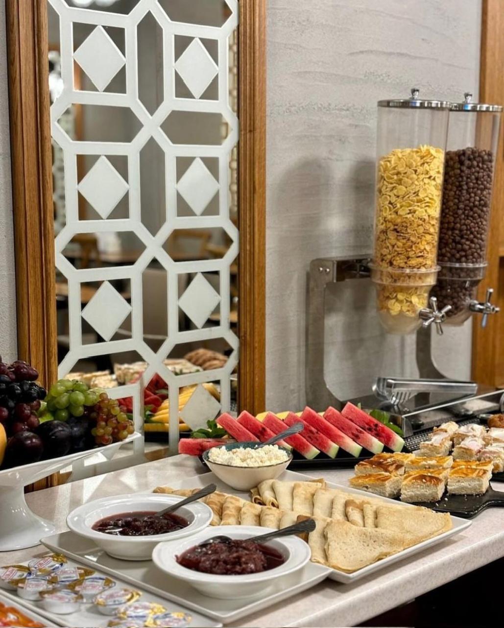 יירבאן Boulevard Hotel מראה חיצוני תמונה